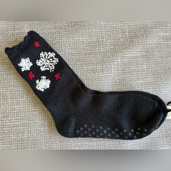 Hue Winter Snowflake Socks Black White and Red size OS - Picture 2 of 8